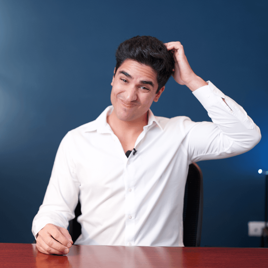 Inversor dudando antes de tomar una decisión